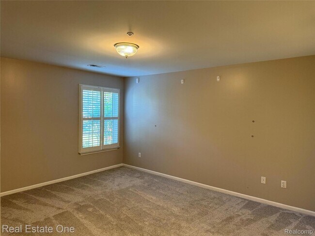 Building Photo - 523 Brookfield Dr