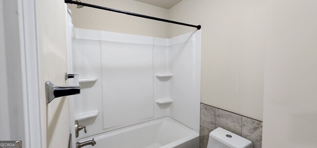 Building Photo - 525 Twelve Oaks Dr