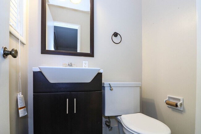 Building Photo - Darling 3 Bedroom With Hardwood Floors!