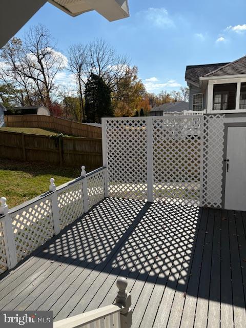 Building Photo - 6135 Rainbow Dr