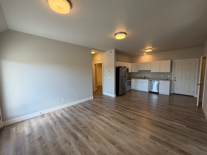 Building Photo - 3250 Rosebud Dr