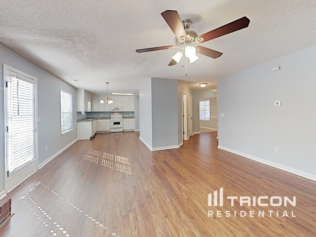 Building Photo - 5876 Colonnade Dr