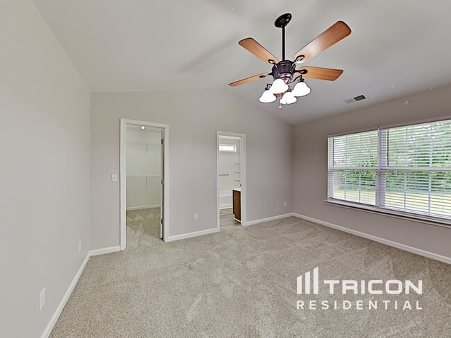 Building Photo - 2117 Clear Brook Dr