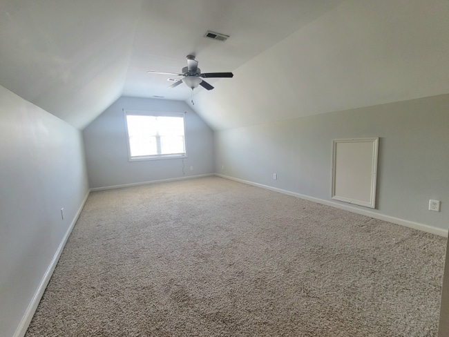 Building Photo - 5833 Kindley Dr