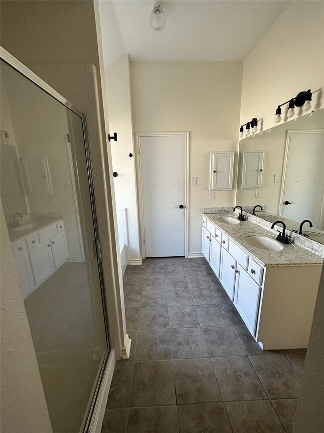 Building Photo - 204 Wood Hollow Dr