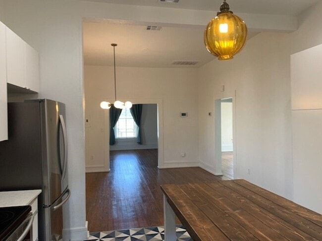 Building Photo - Fully Restored 2BR Classic Near Downtown Dignowity Hill