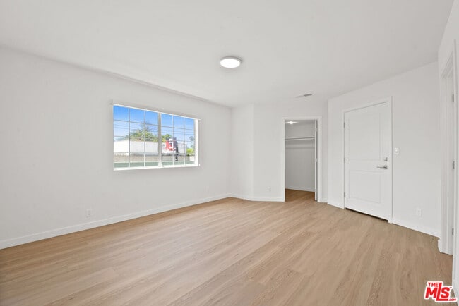 Building Photo - 2619 Carmona Ave