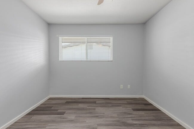Building Photo - 2 bedroom 1 bathroom