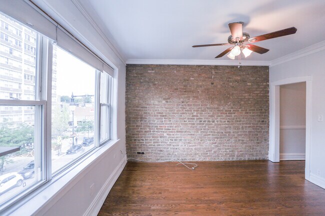 Building Photo - 2465 N Clark St