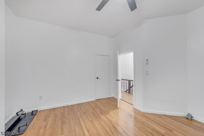 Building Photo - 13 2nd Ave