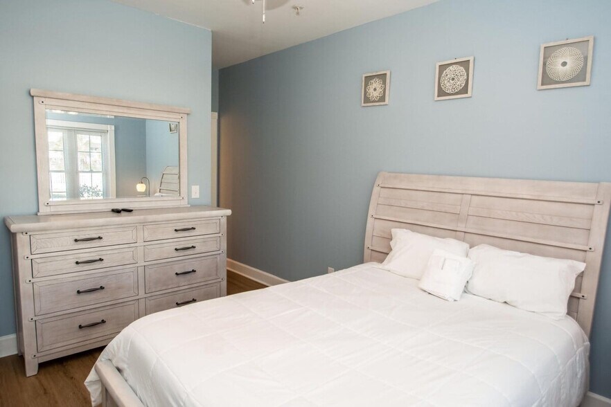 Building Photo - 4868 Dahlia Ct