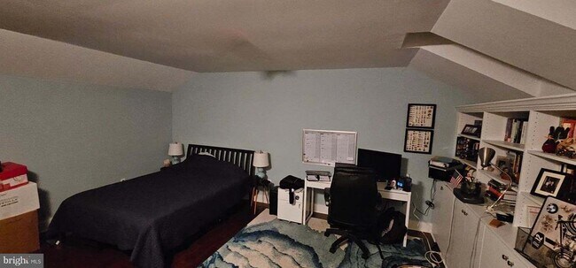 Building Photo - 805 Rosehill Dr