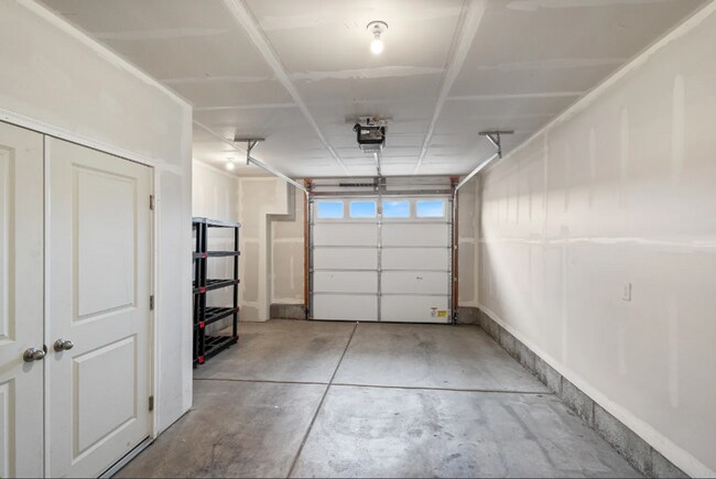 Building Photo - 3 Bed/3 Bath Townhouse in Saratoga Springs