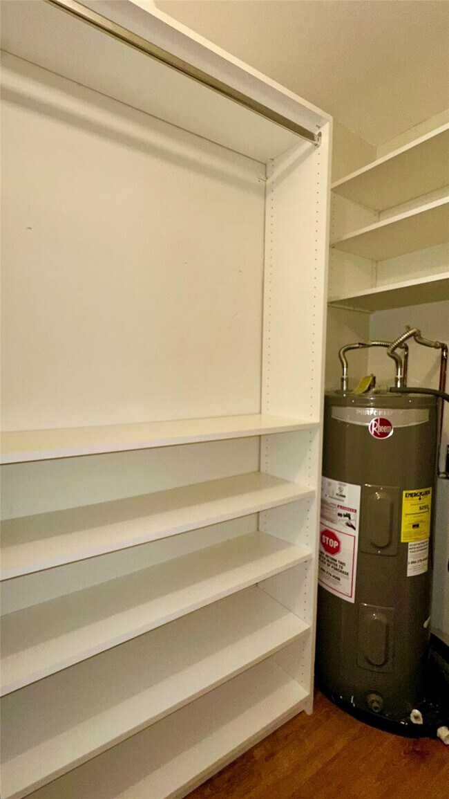 Building Photo - 12 NE 19th Ct