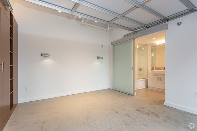 1 BR, 1 BA - 766 SF - The Garage