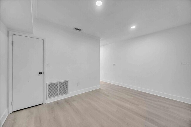 Building Photo - 727 Kensington Lake Cir