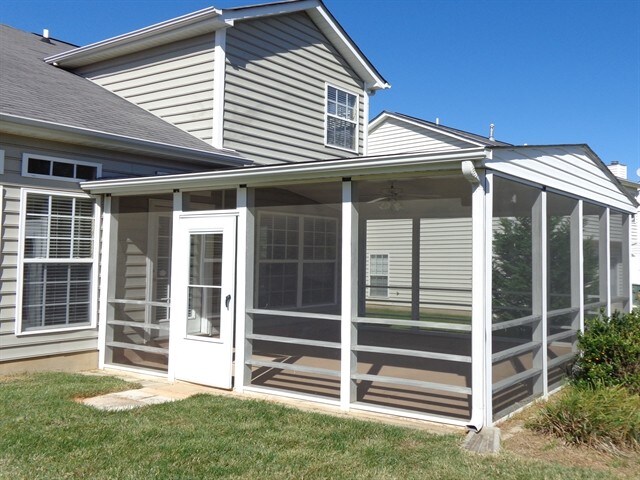 Building Photo - 2556 Governors Pointe Ct NE