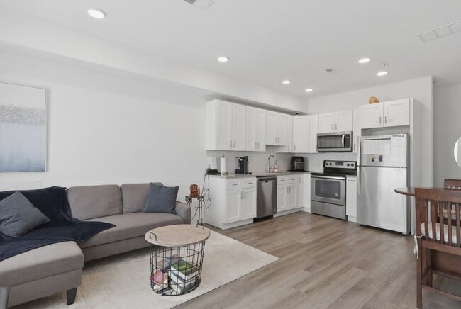 Building Photo - 1113 Lemon St