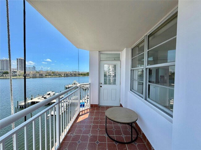 Building Photo - 18081 Biscayne Blvd