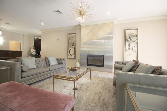 Building Photo - Midtown 1BR Condo