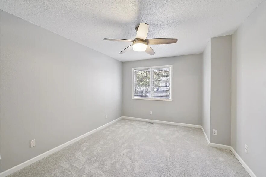 Building Photo - 811 Burr Oaks Dr