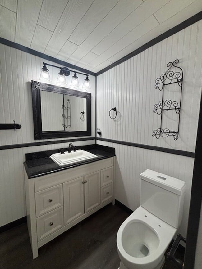 Building Photo - 4 Bedroom 3.5 Bath Townhome in Saddle Ridg...