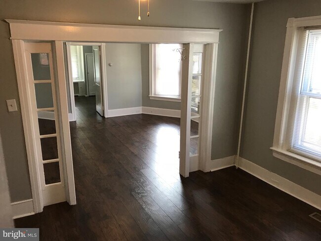 Building Photo - 1337 71st Ave