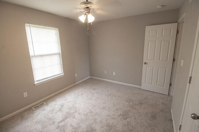 Building Photo - 4006 Snowy Owl Dr