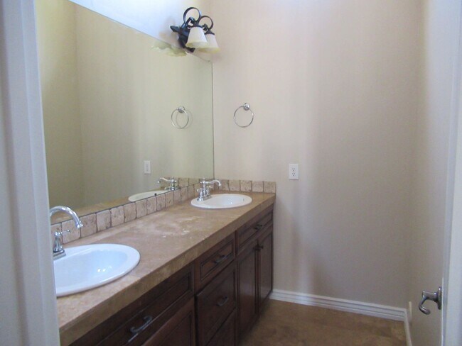 Building Photo - Beautiful Custom North Mesa Home