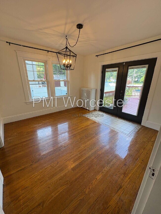 Building Photo - 465 Chandler St