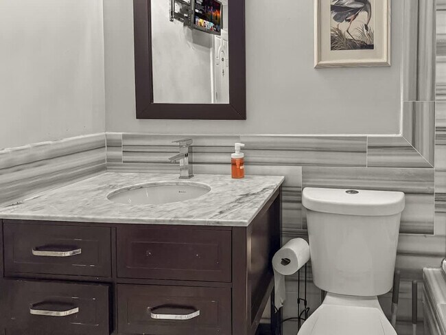 Building Photo - 1421 N 5th St