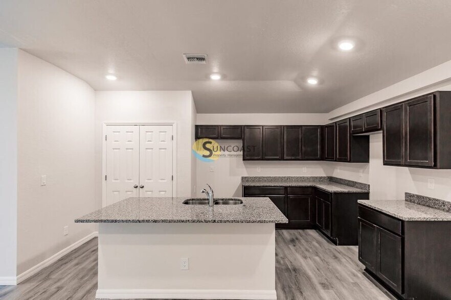 Building Photo - 357 Greenbriar Blvd