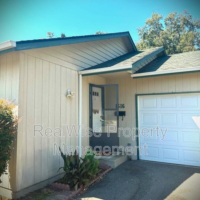 Primary Photo - 1616 SW K St