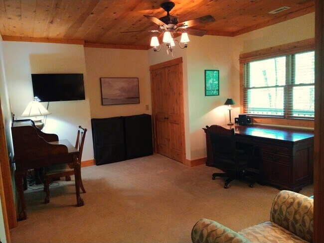 Building Photo - 386 Arbor Dr