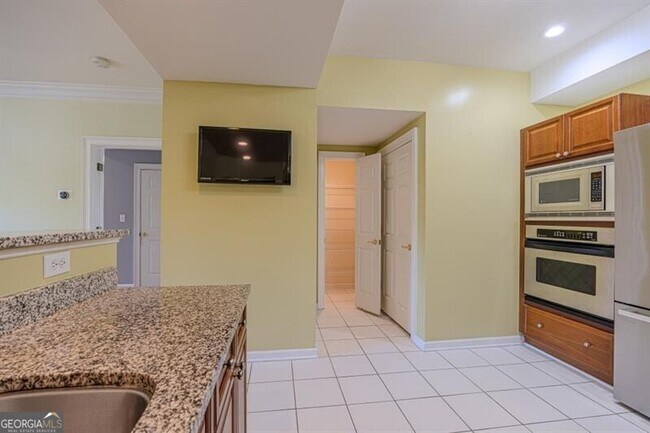 Building Photo - 3275 Lenox Rd NE