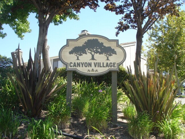 Building Photo - 2 Bedroom Condo for Rent in Canyon Country!
