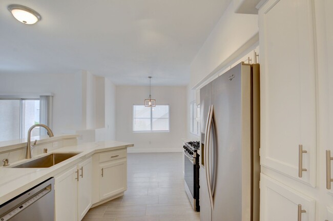 Building Photo - UPGRADED 2 BEDROOM CONDO!