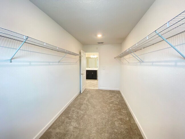 Building Photo - Spacious 4-Bedroom Home in Kissimmee – Ava...