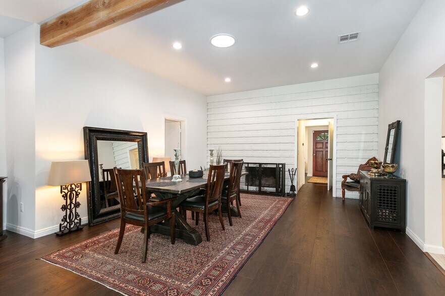 Open Floor Plan Dining Room - 5825 Fulton Ave