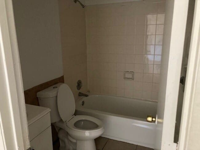 Building Photo - 3 Bedroom 2 Bath Villa West Bradenton.