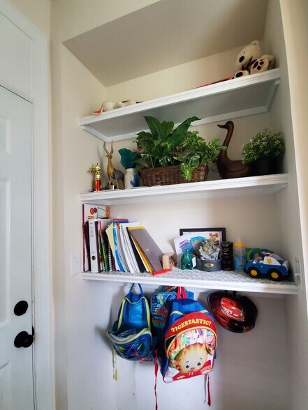 Drop Zone - 808 Ayrshire Ave