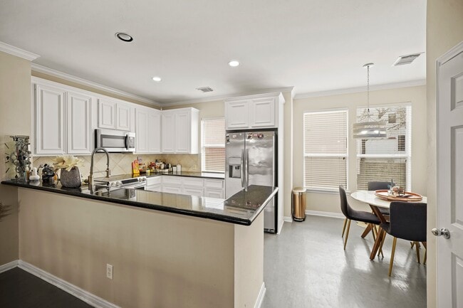 Building Photo - 2605 W Dallas St