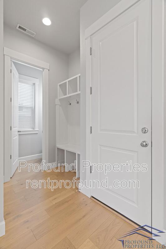 Building Photo - 6843 SE Red Alder St