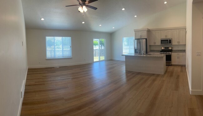 Building Photo - Beautiful Home Built in 2024, Upstairs Only