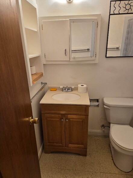 Building Photo - 309 5th Ave SE