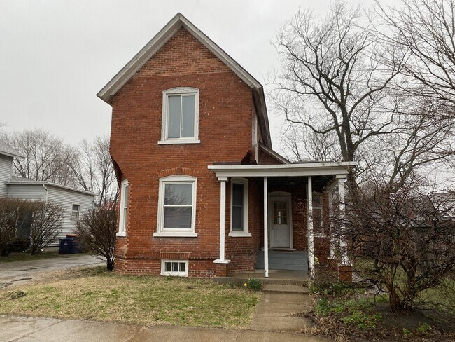 Building Photo - 11 W 14th St