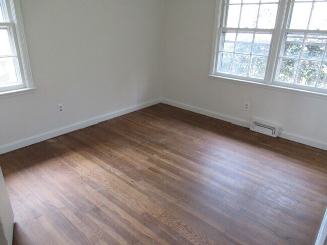 Building Photo - 131 Frances Pl
