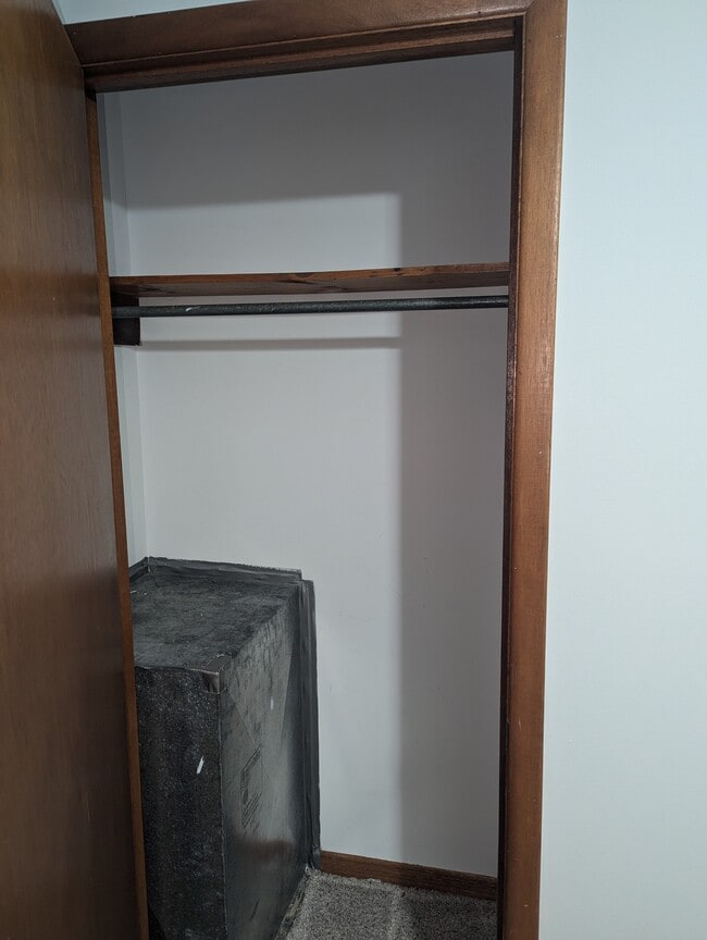 Building Photo - 908 Columbia Rd