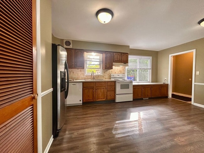 Building Photo - Three Bedroom Ranch in Northeast Grand Rapids