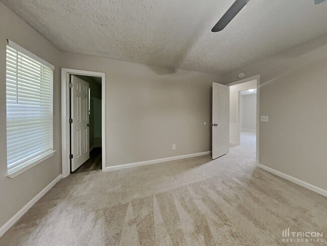 Building Photo - 1008 Braddock Cir